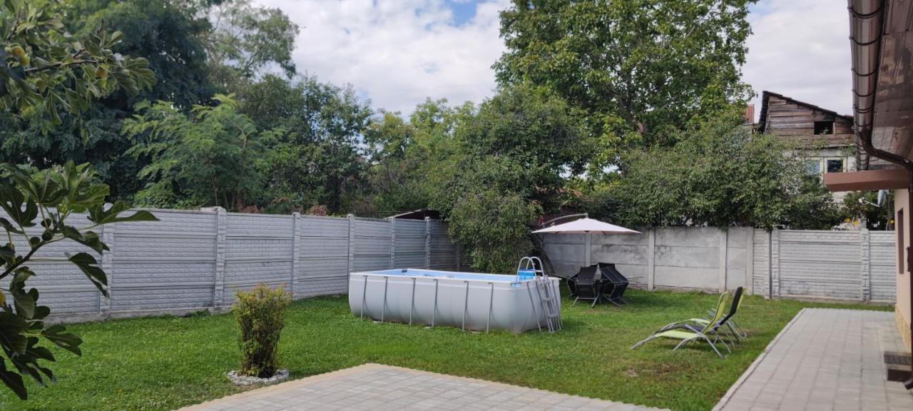 Lovely 1 Bedroom Flat In A 2 Ground Floor House Craiova Exterior foto