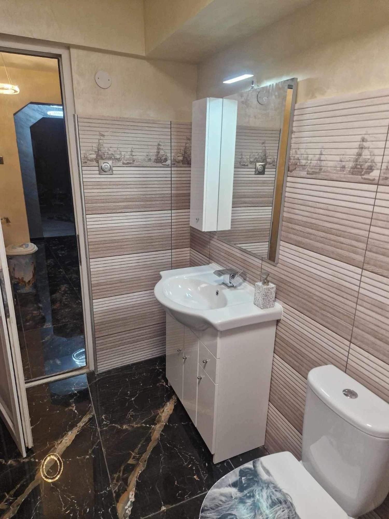 Lovely 1 Bedroom Flat In A 2 Ground Floor House Craiova Exterior foto